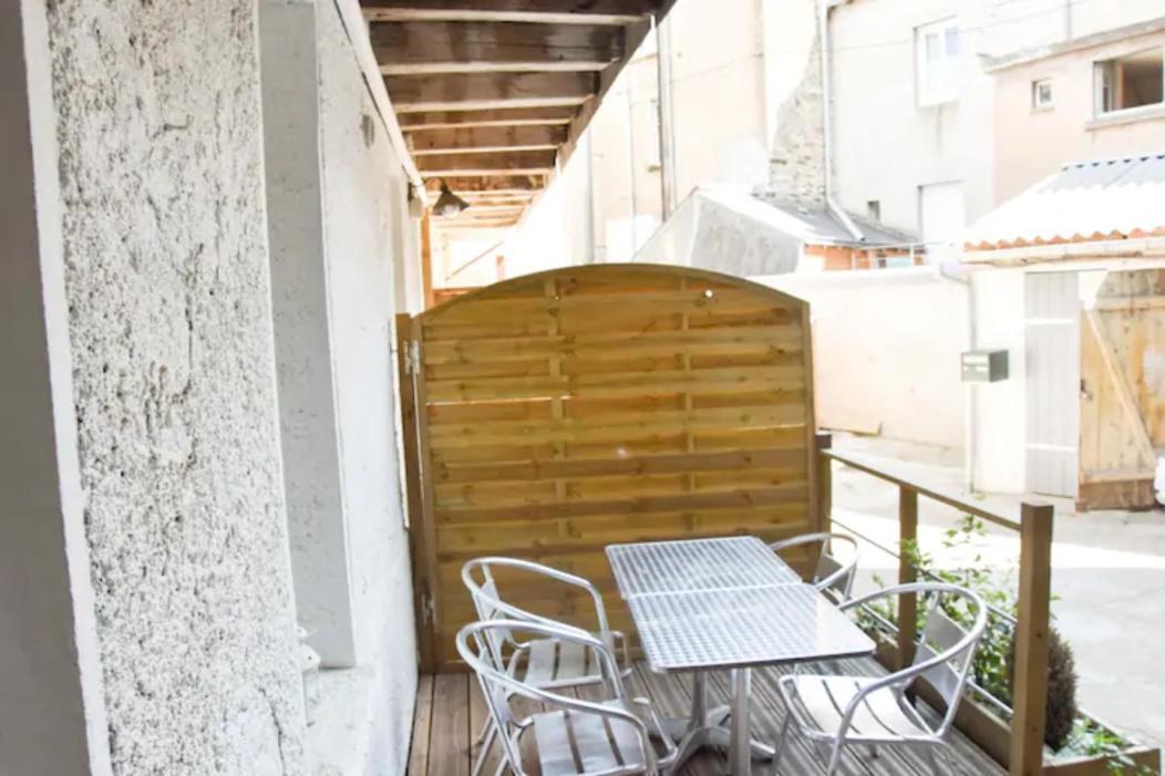 Gîte urbain ancienne écurie au centre ville et PARKING Nantes Extérieur photo